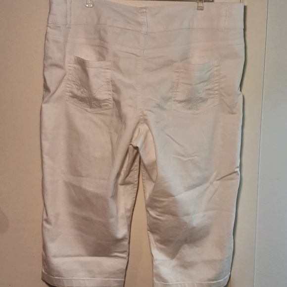 White denim capris - Picture 2 of 9